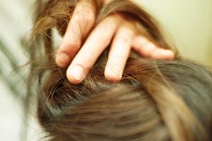 横浜の美容院でポイントパーマの相談を